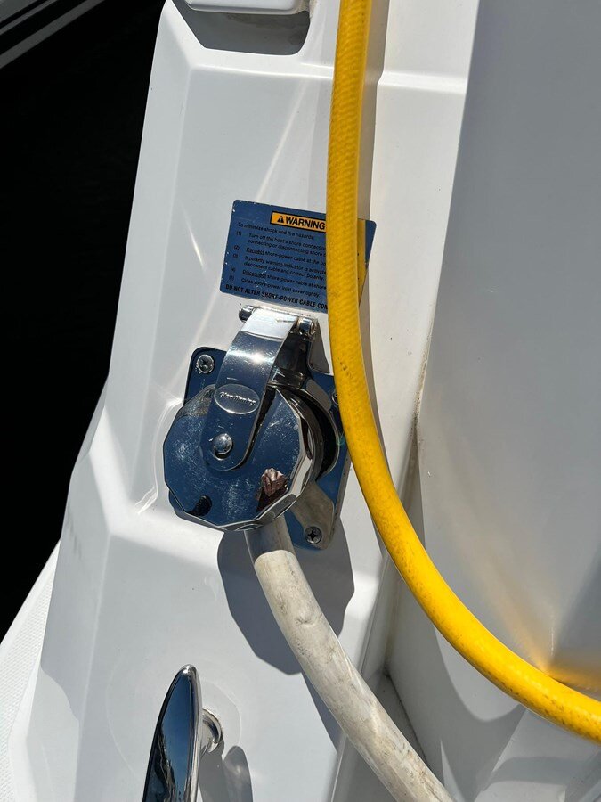 2015-cruisers-yachts-41-2aa49b