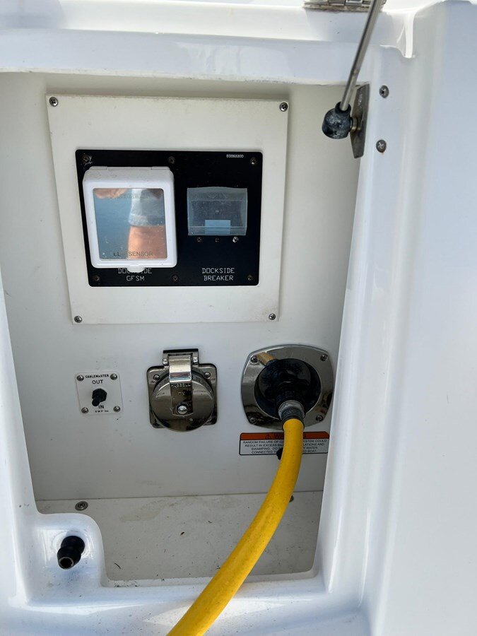 2015-cruisers-yachts-41-2aa49b