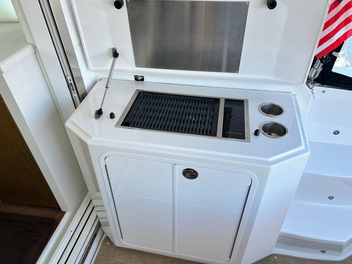 2015-cruisers-yachts-41-2aa49b