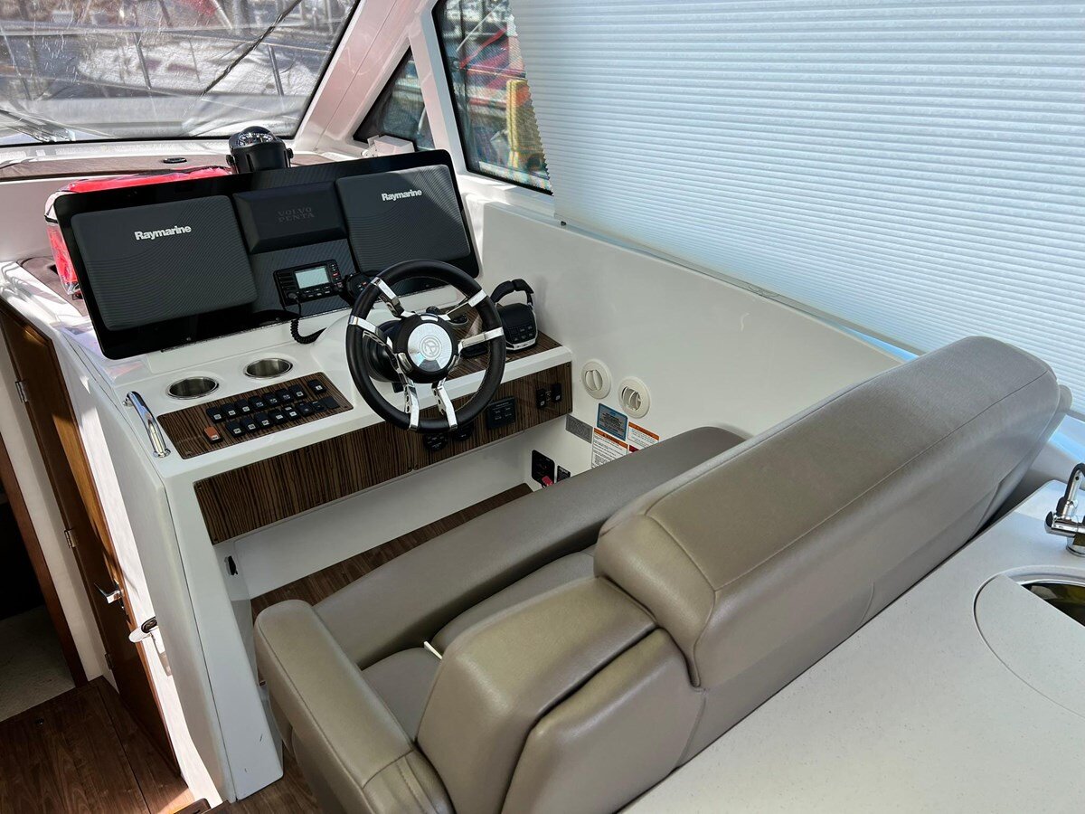 2015-cruisers-yachts-41-2aa49b