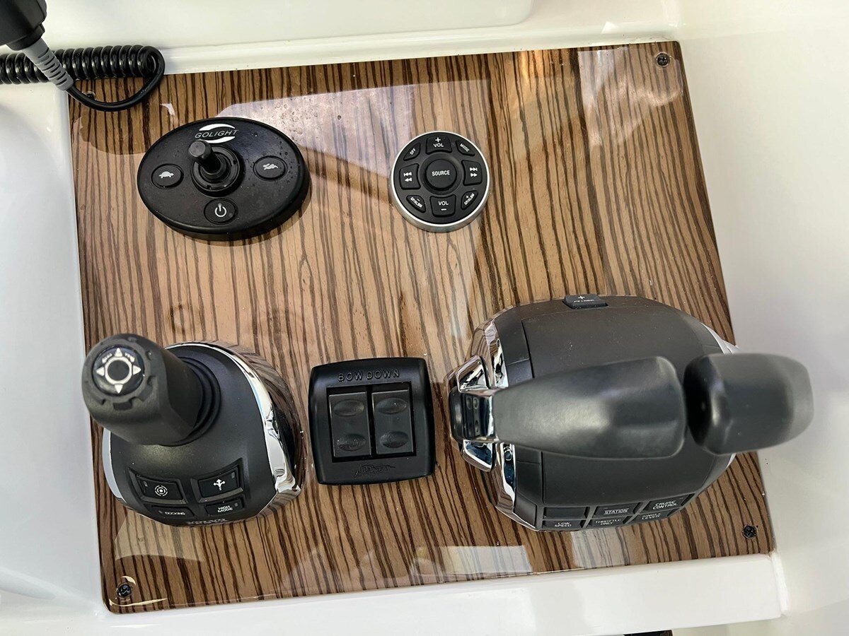 2015-cruisers-yachts-41-2aa49b