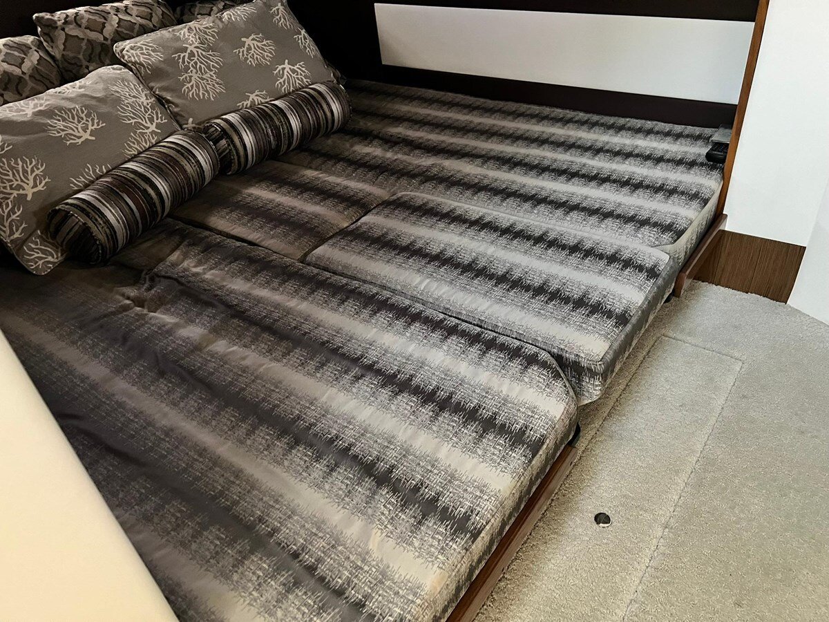 2015-cruisers-yachts-41-2aa49b