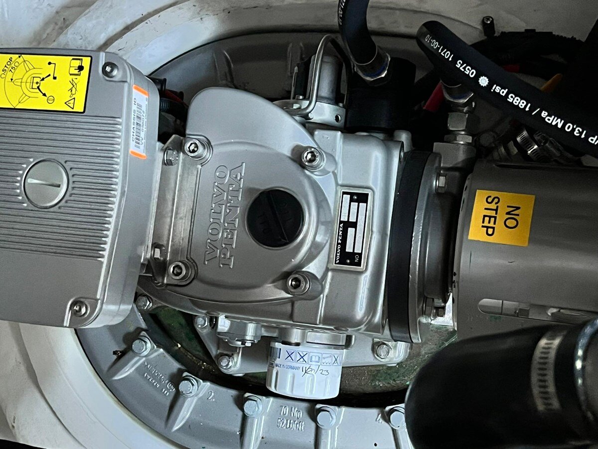 2015-cruisers-yachts-41-2aa49b