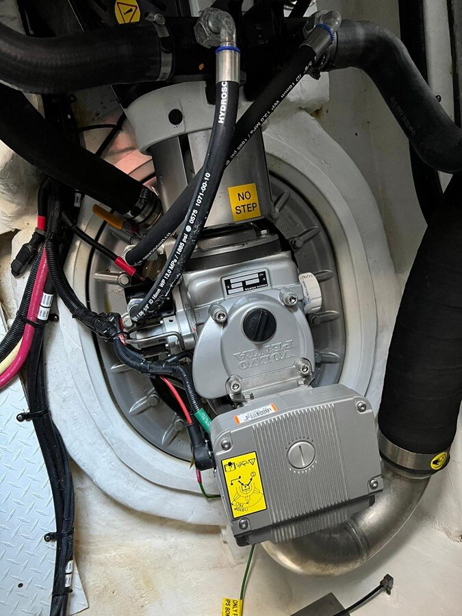 2015-cruisers-yachts-41-2aa49b