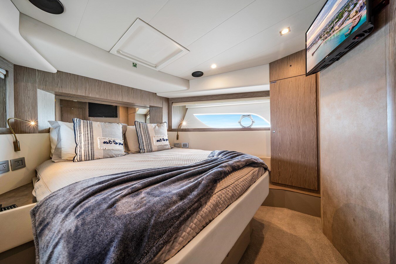 2015-ferretti-yachts-65-2bacb9