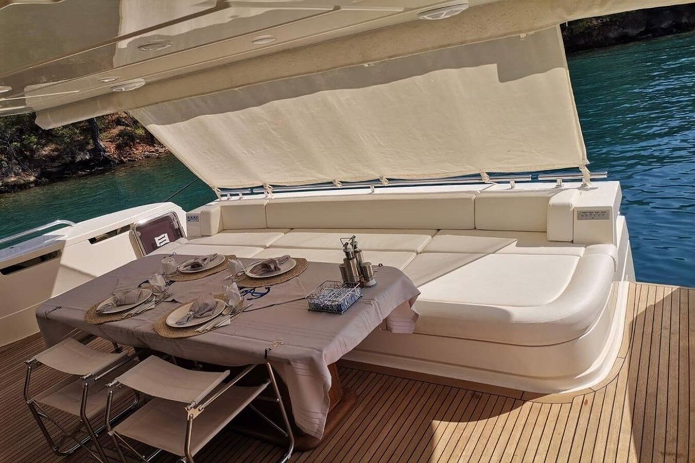 2015 FERRETTI YACHTS 82' 1