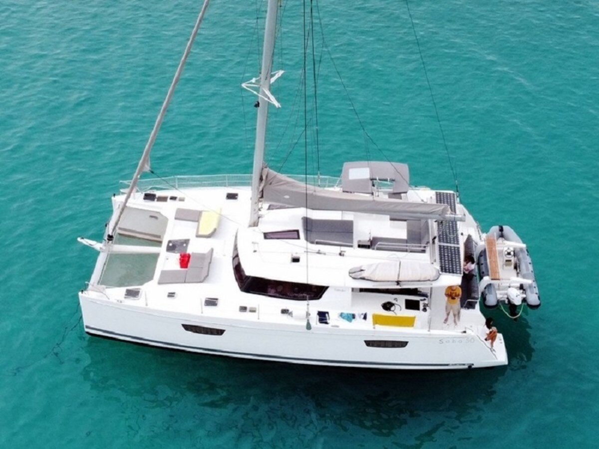 2015-fountaine-pajot-49-3-4ffc44