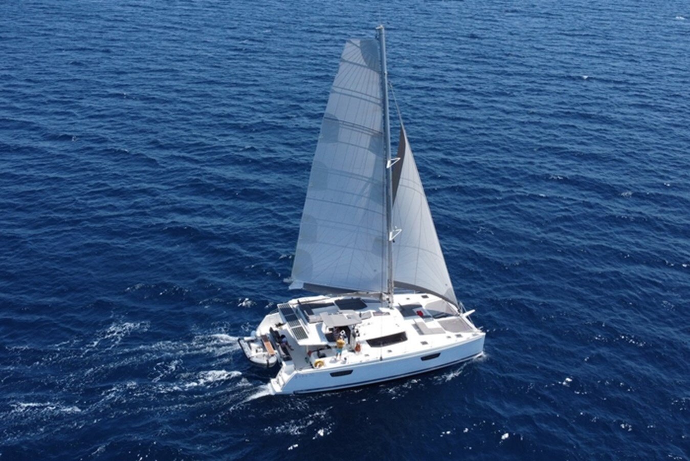 2015-fountaine-pajot-49-3-4ffc44