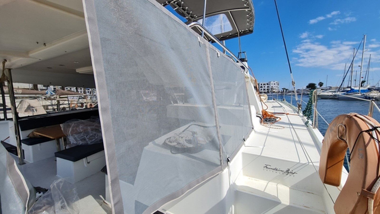 2015-fountaine-pajot-49-3-4ffc44