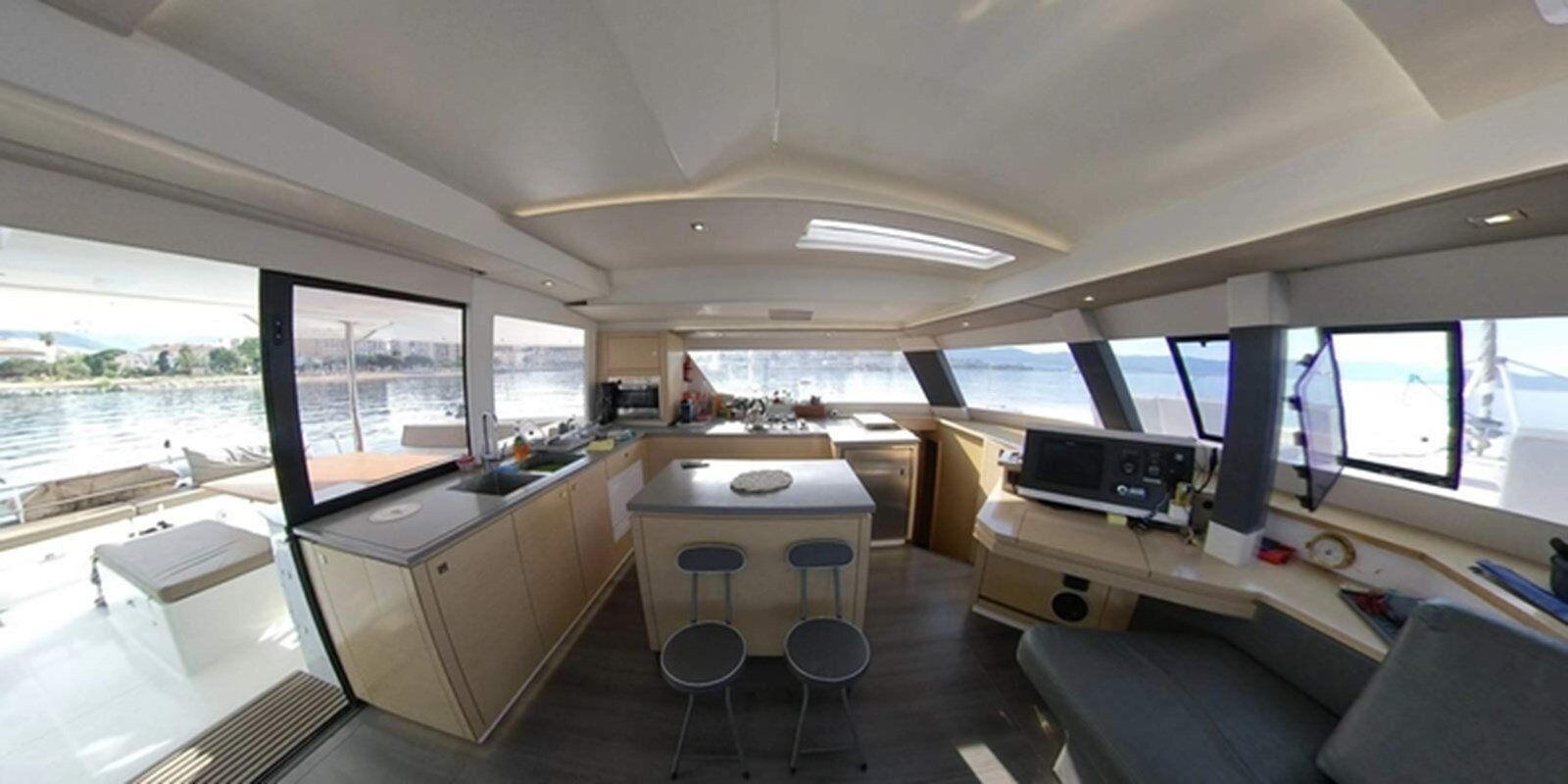 2015-fountaine-pajot-49-3-4ffc44