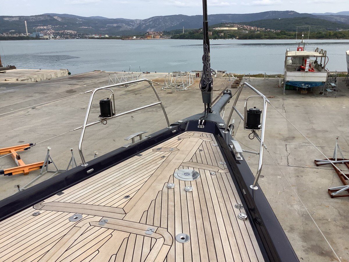 2015-oyster-yachts-88-11-f39435