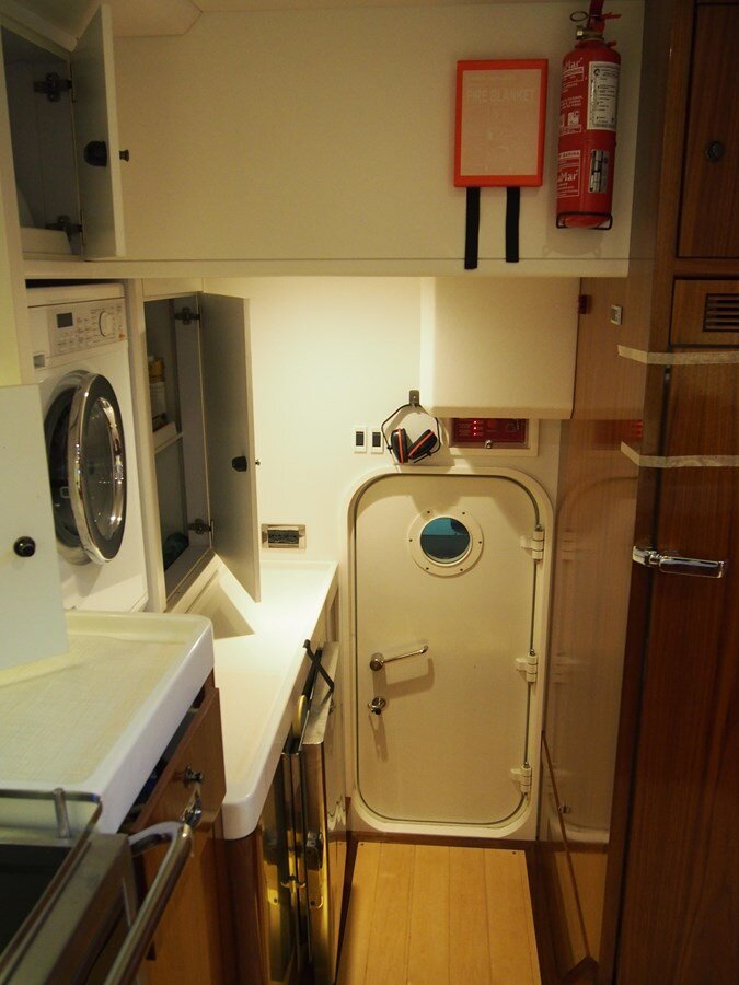 2015-oyster-yachts-88-11-f39435