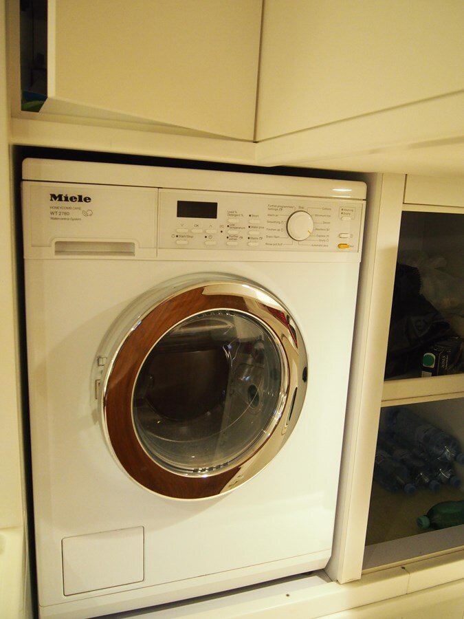 2015-oyster-yachts-88-11-f39435