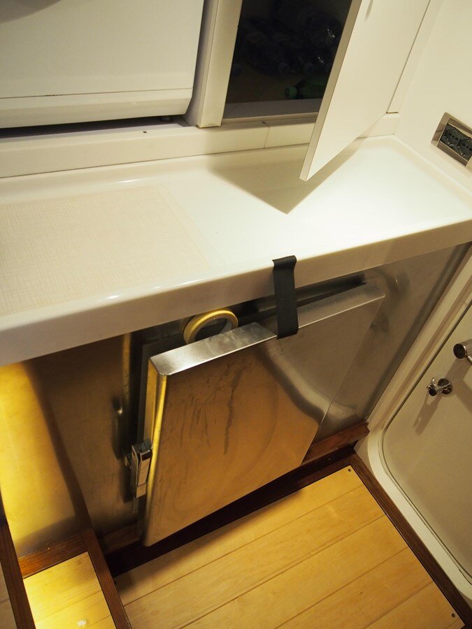 2015-oyster-yachts-88-11-f39435