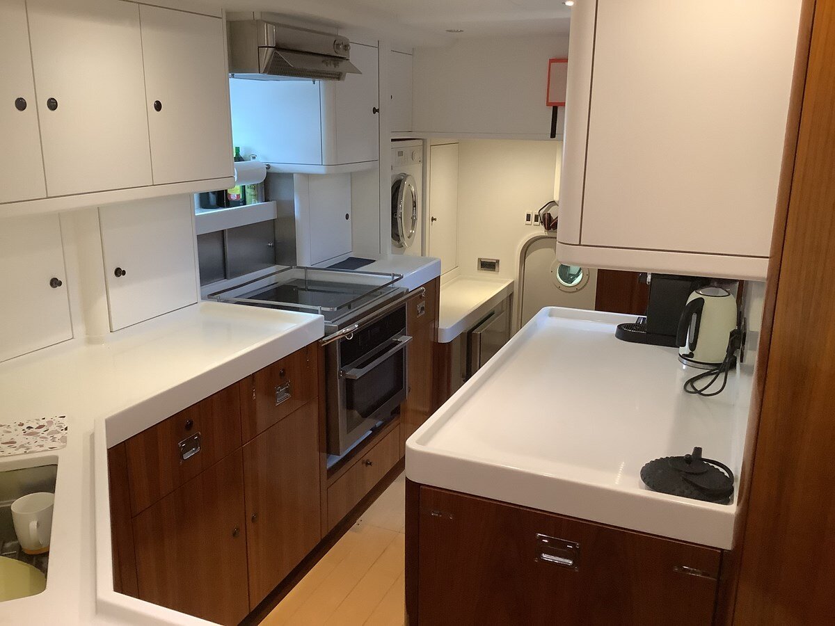 2015-oyster-yachts-88-11-f39435