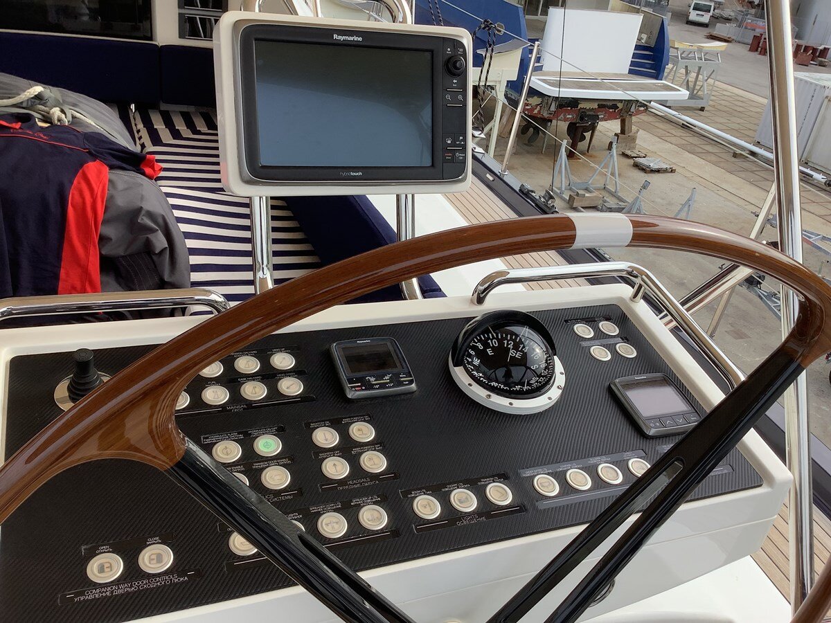 2015-oyster-yachts-88-11-f39435