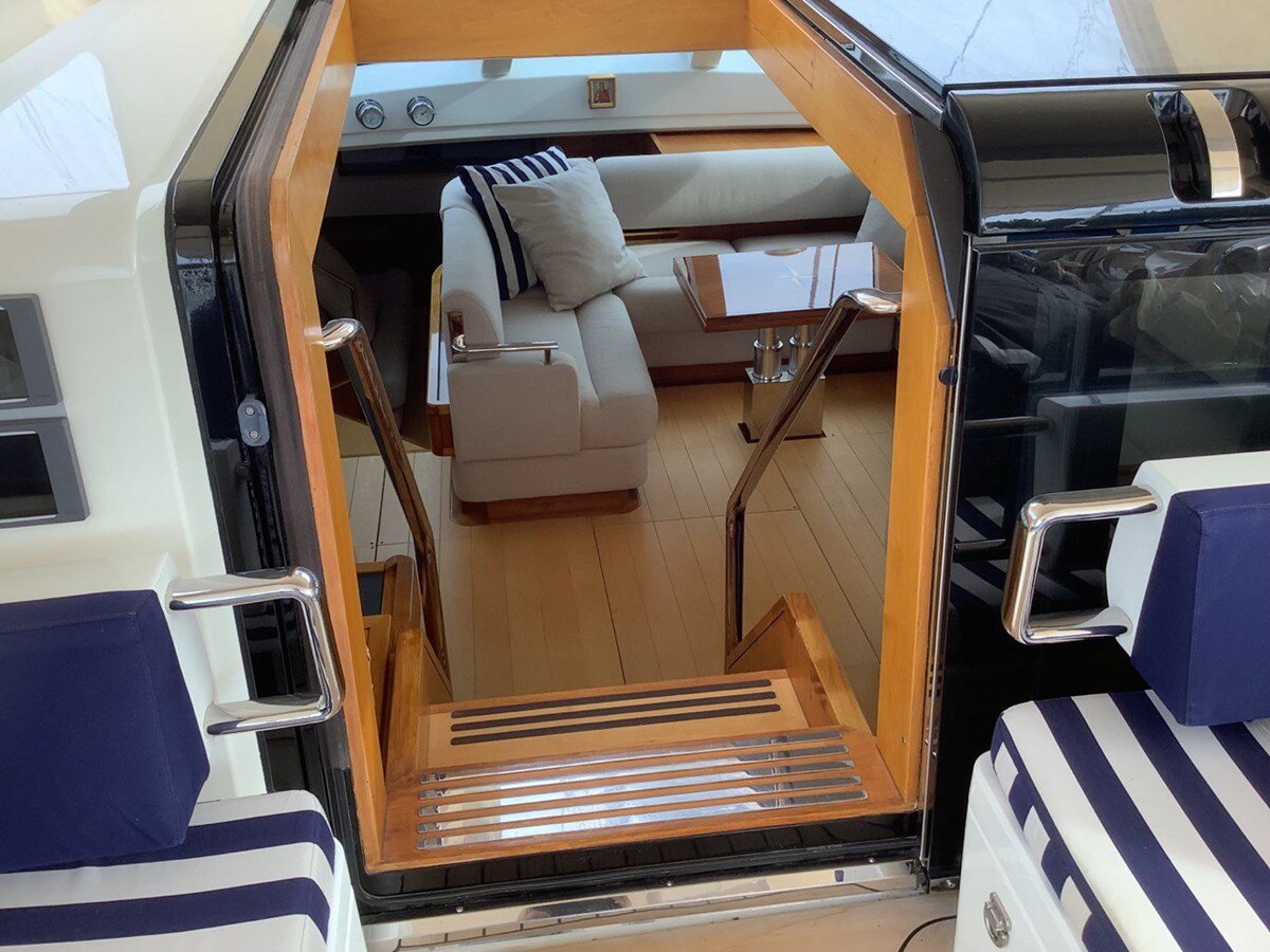 2015-oyster-yachts-88-11-f39435