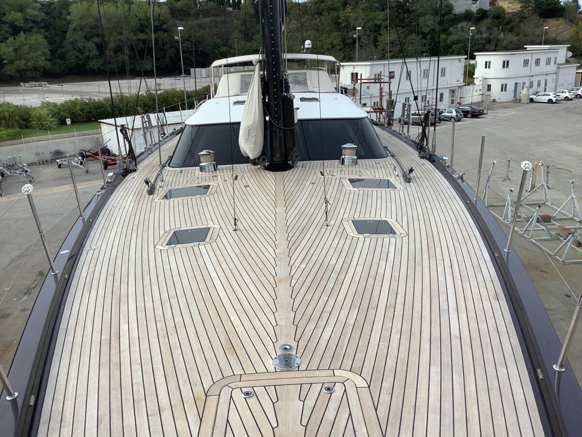 2015-oyster-yachts-88-11-f39435