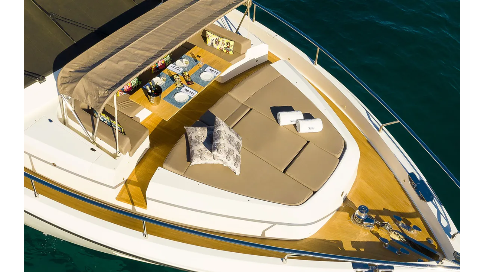 2015-pearl-motor-yachts-76-6-ae889a