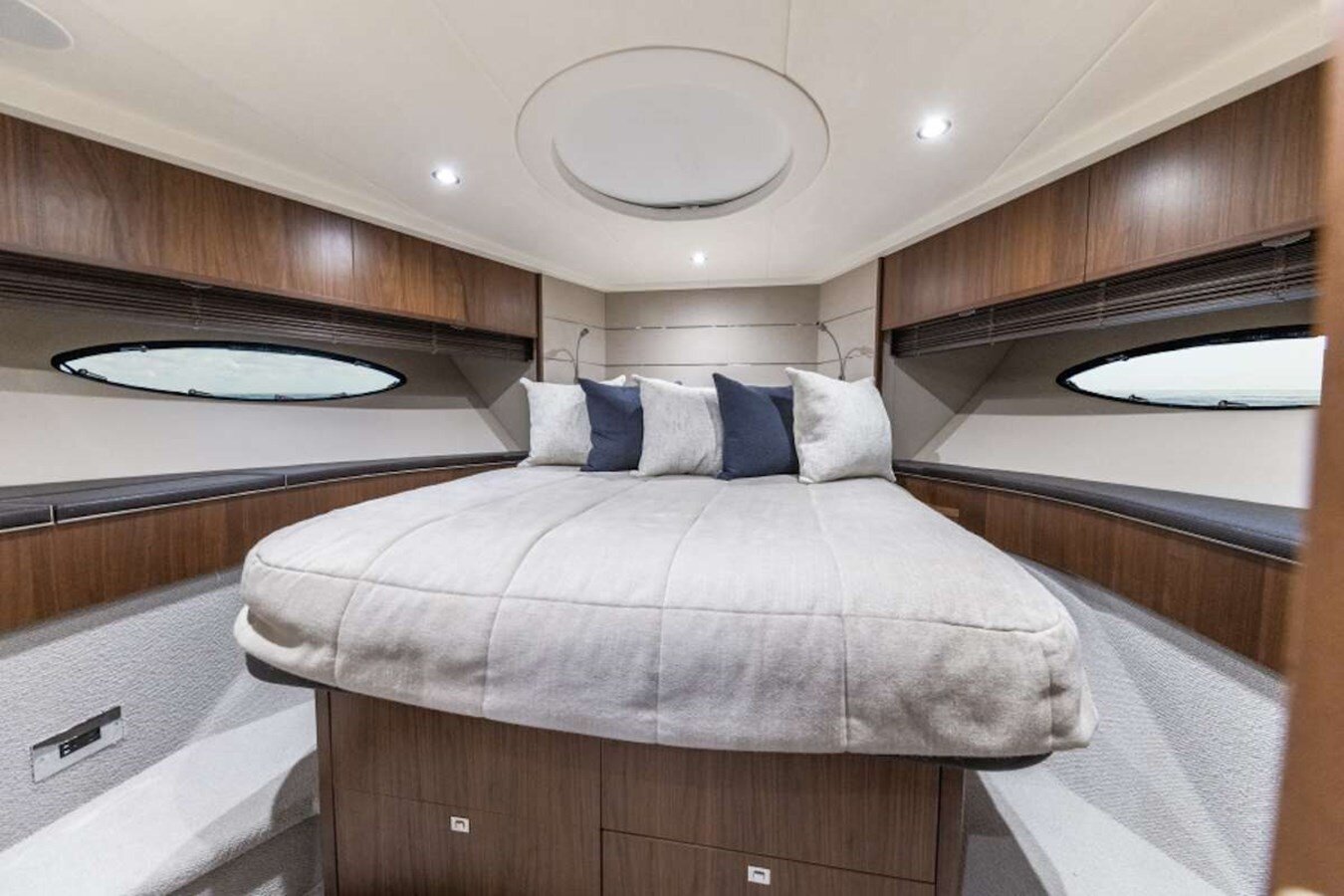 2015 PRINCESS YACHTS 62'