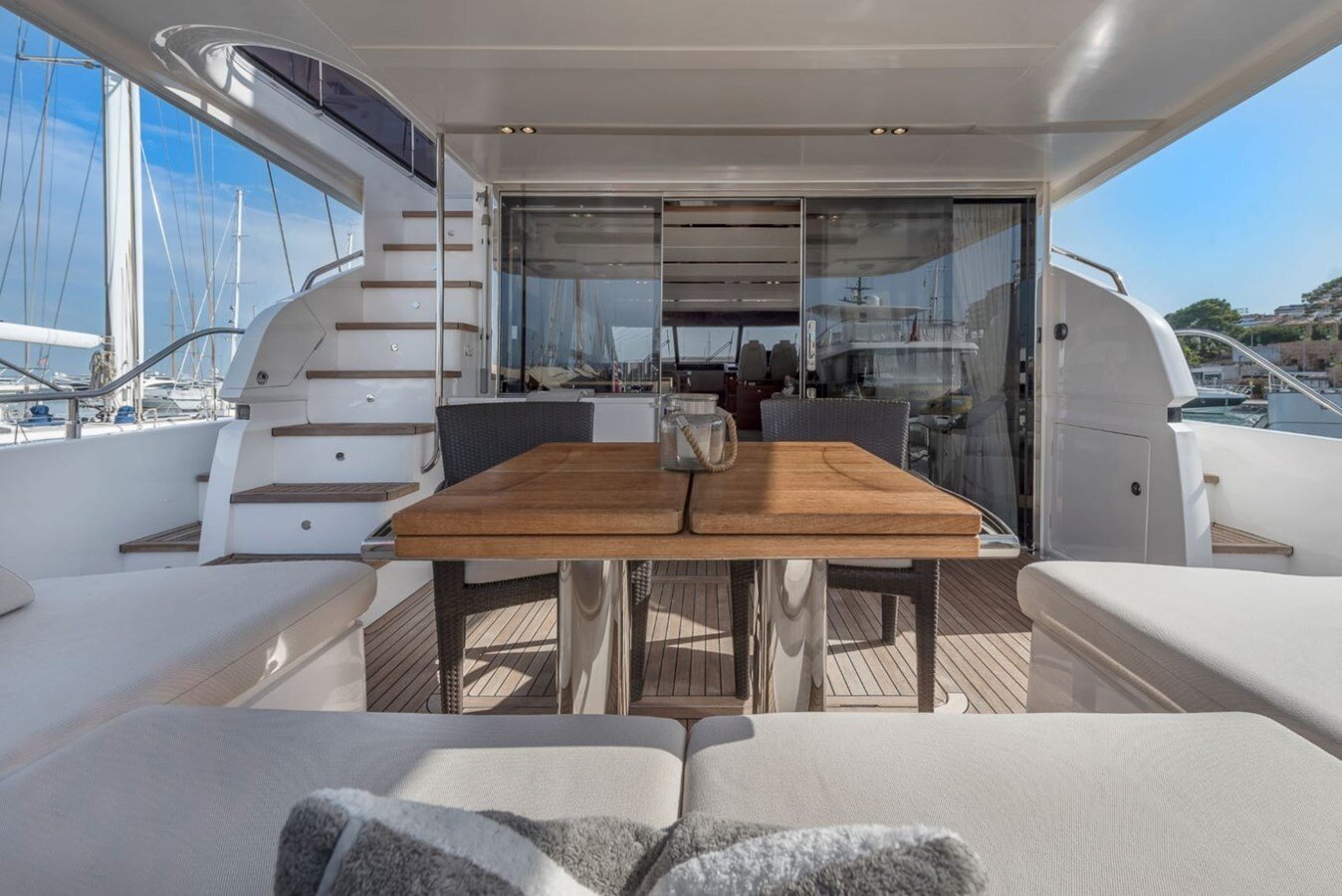 2015 PRINCESS YACHTS 69' 9