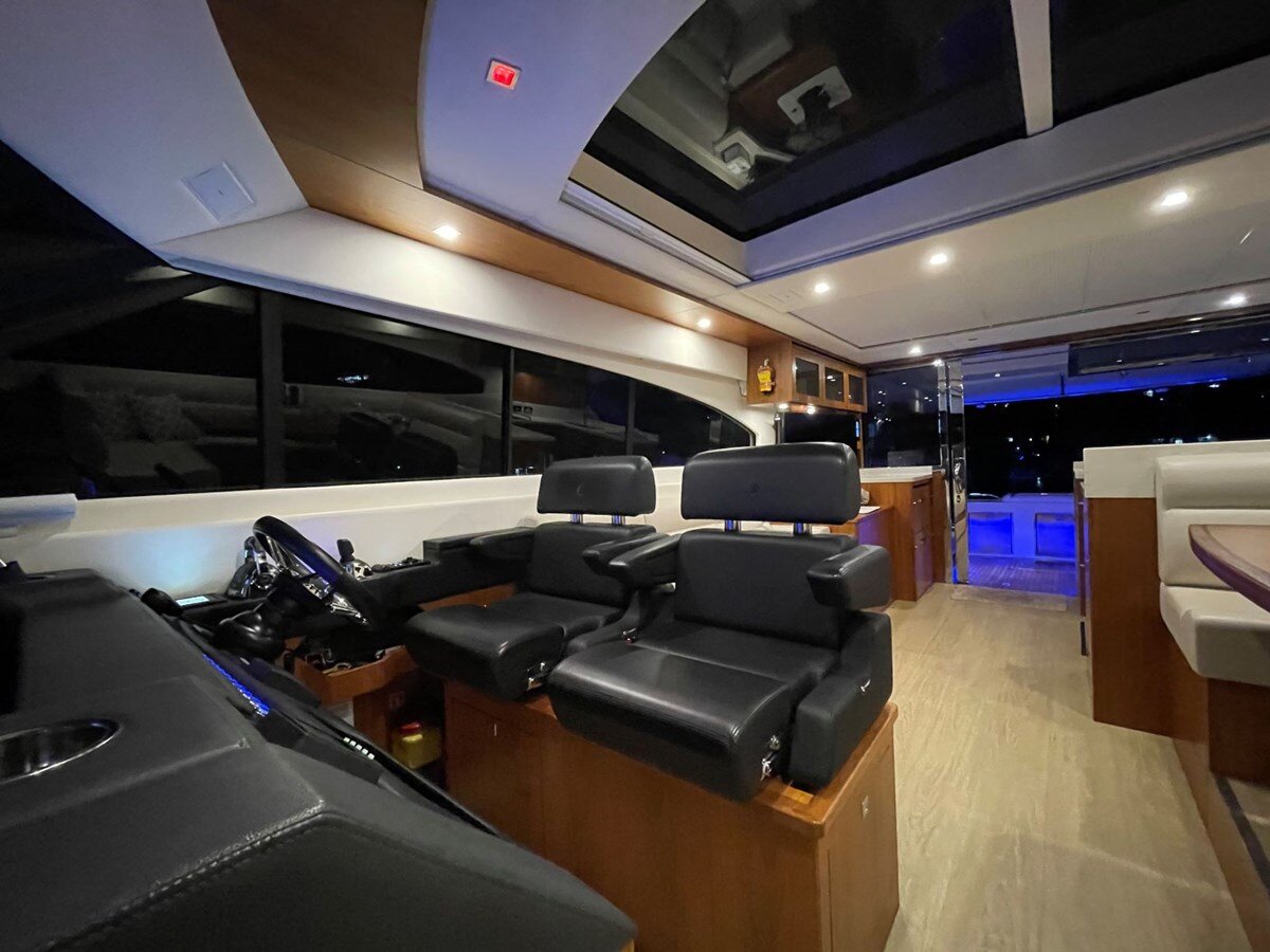 2015-riviera-63-4-170230