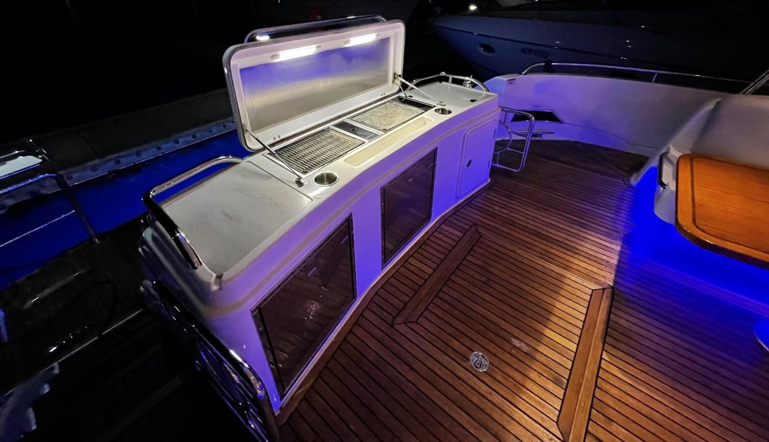 2015-riviera-63-4-170230