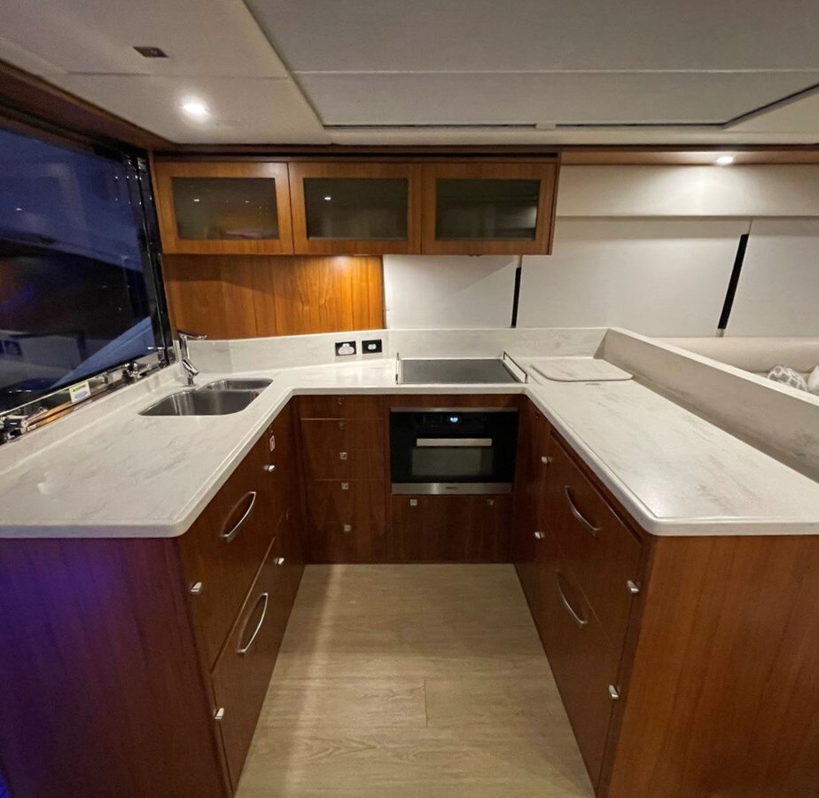 2015-riviera-63-4-170230