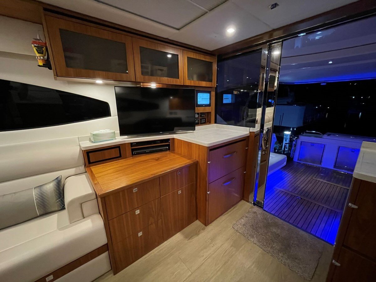 2015-riviera-63-4-170230