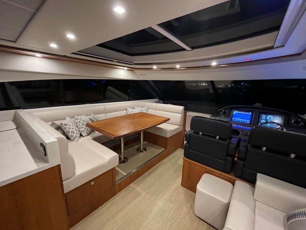 2015-riviera-63-4-170230