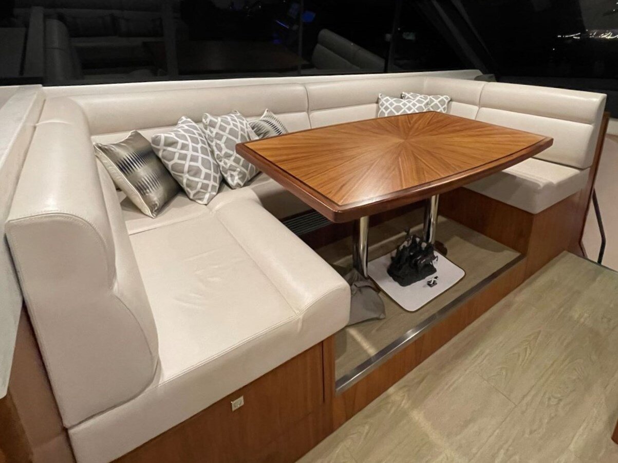 2015-riviera-63-4-170230