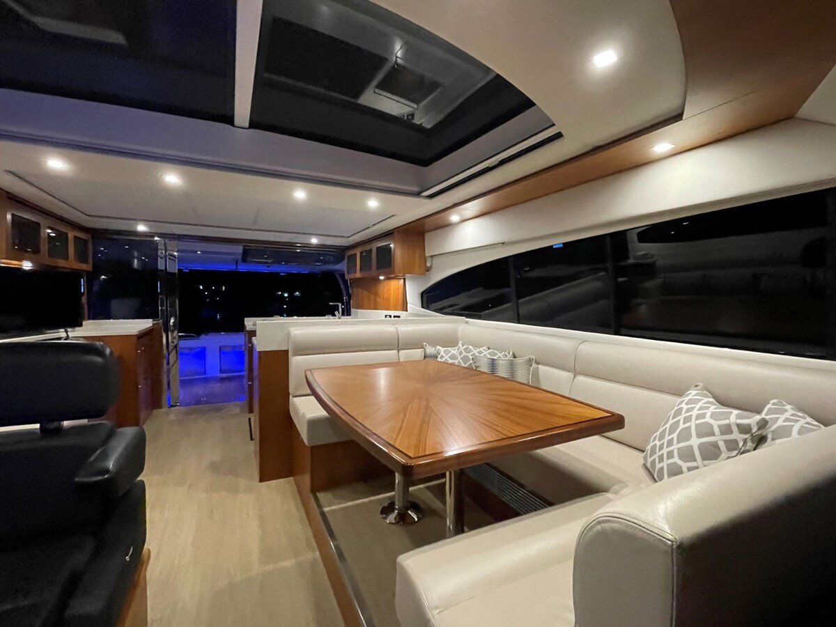 2015-riviera-63-4-170230