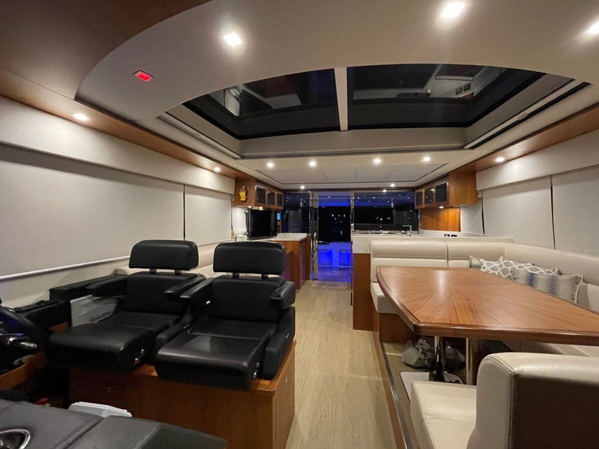 2015-riviera-63-4-170230