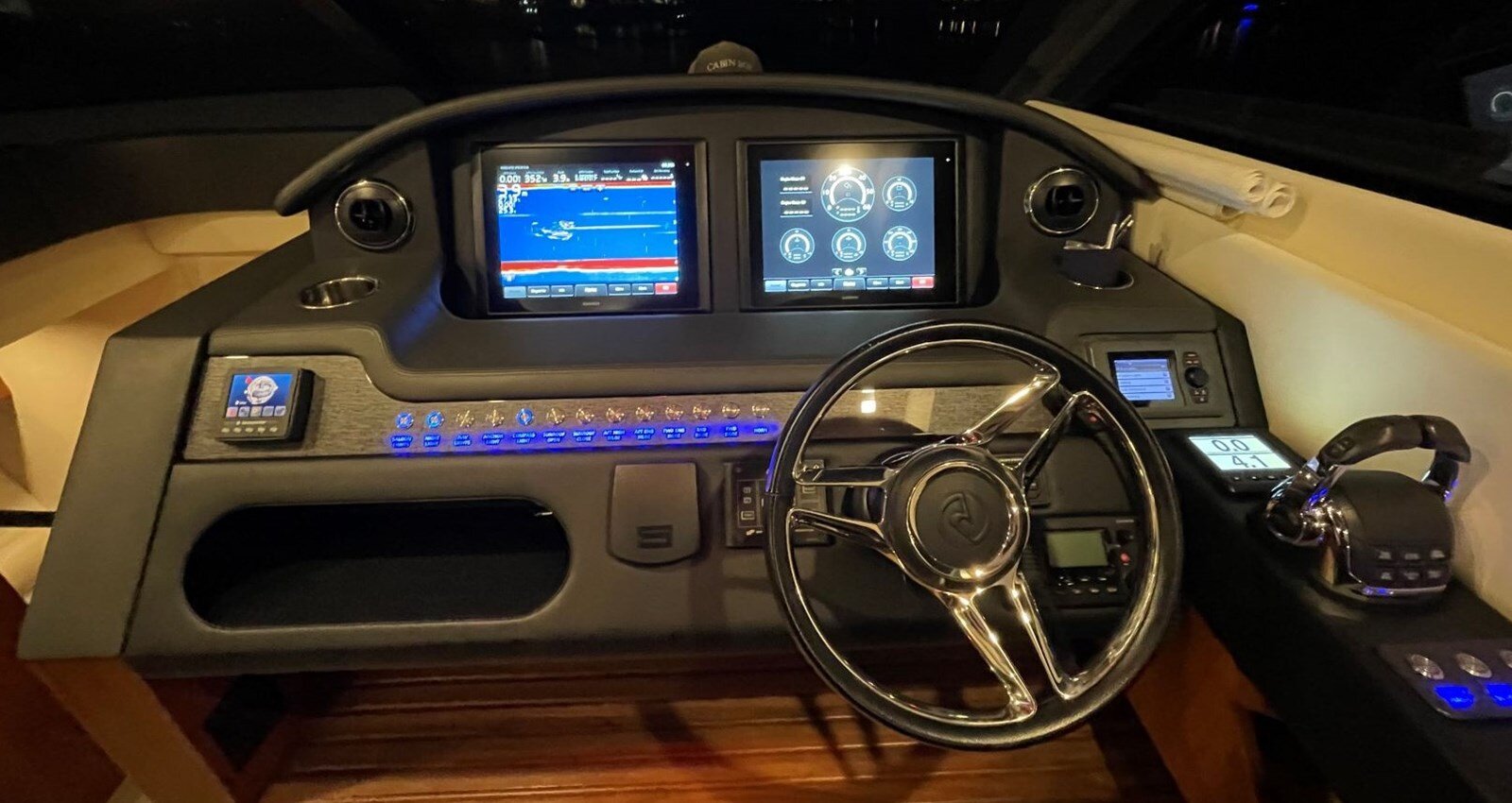 2015-riviera-63-4-170230