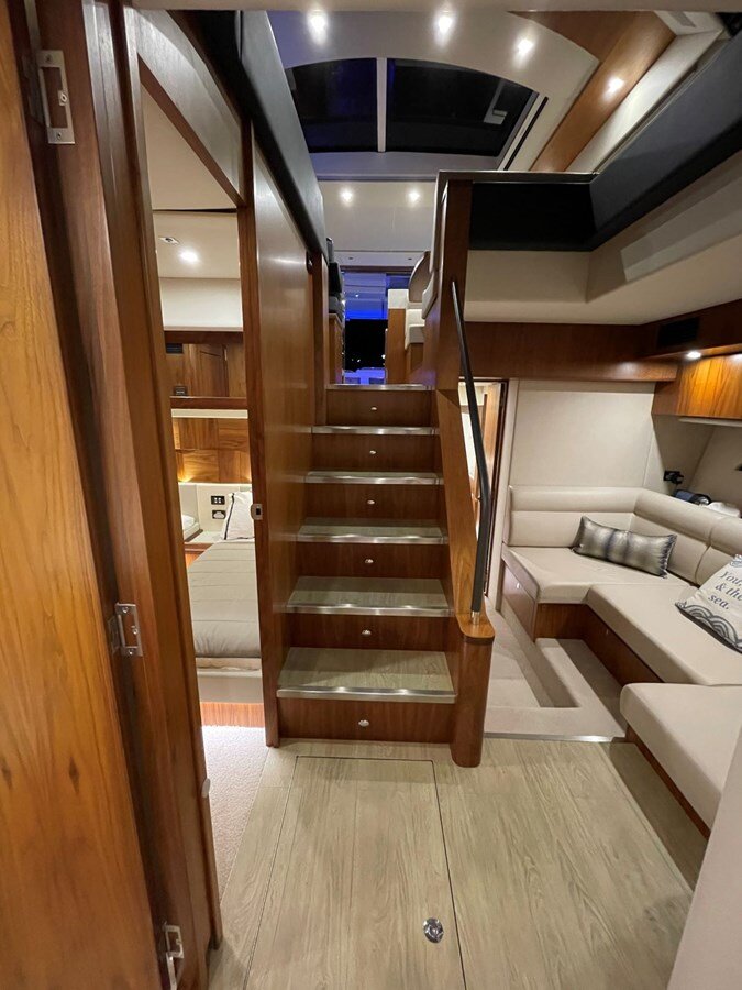 2015-riviera-63-4-170230