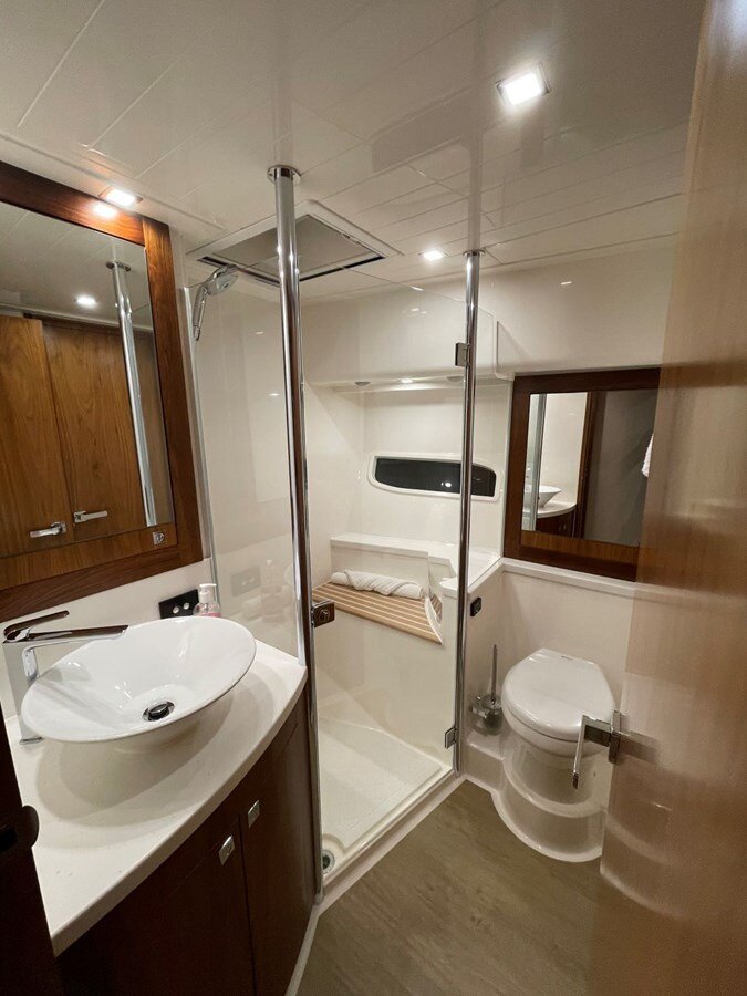 2015-riviera-63-4-170230