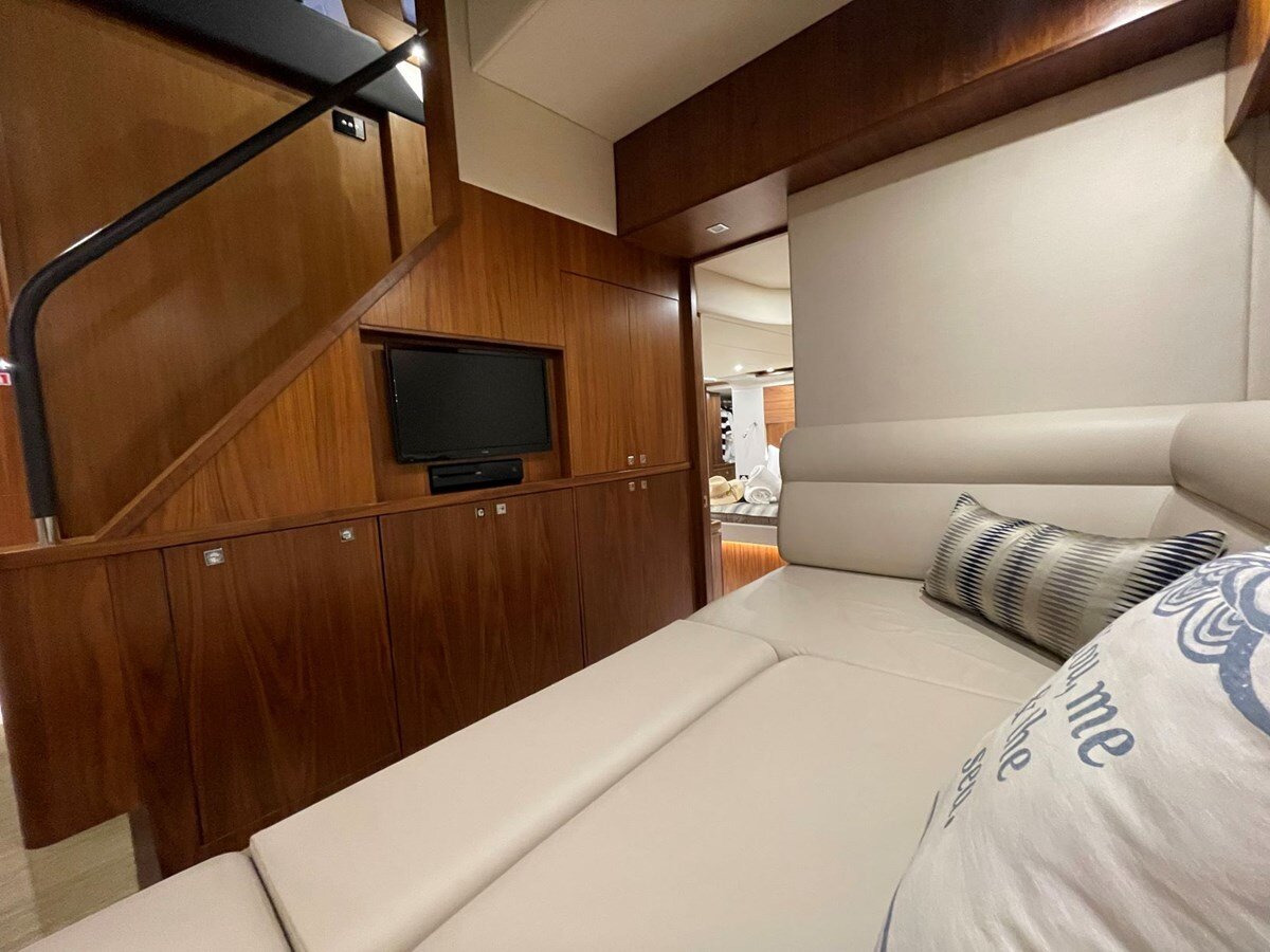 2015-riviera-63-4-170230