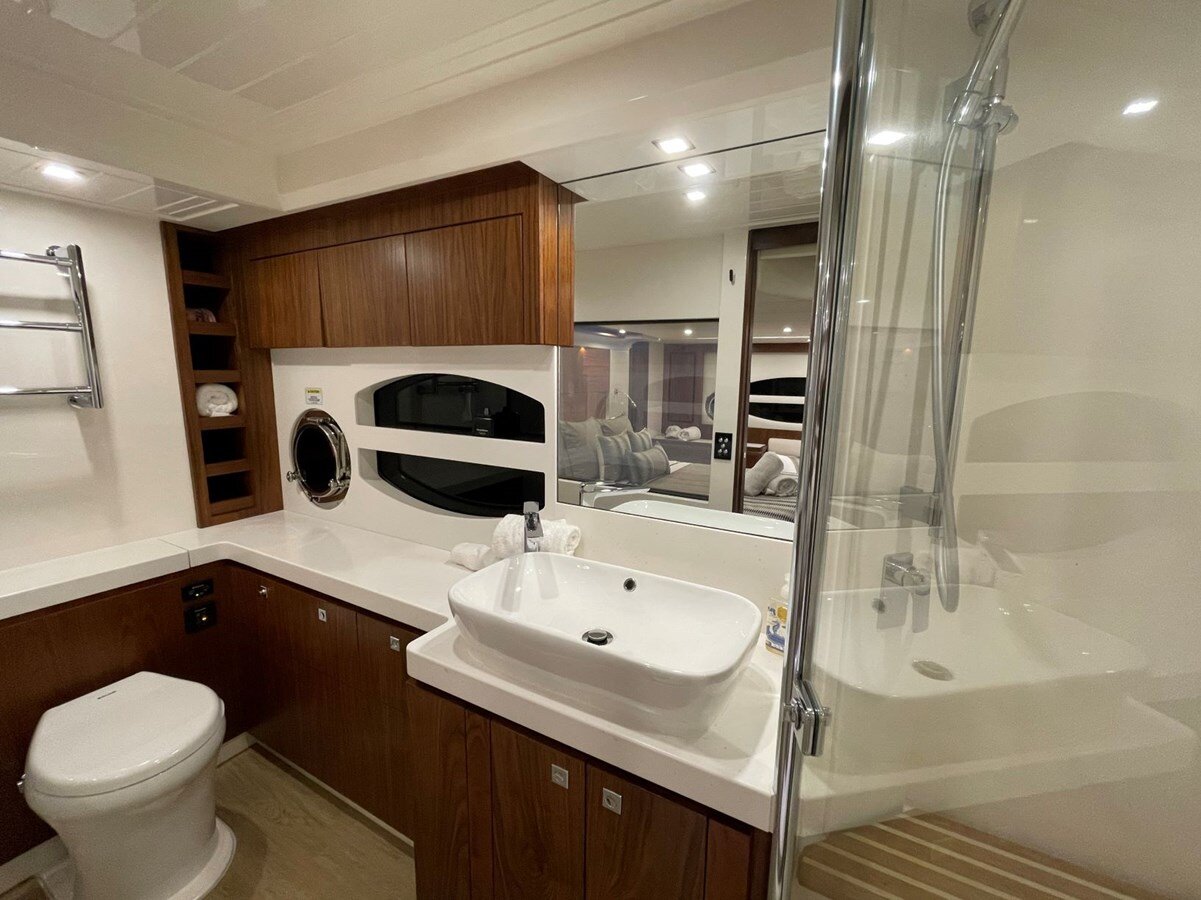 2015-riviera-63-4-170230