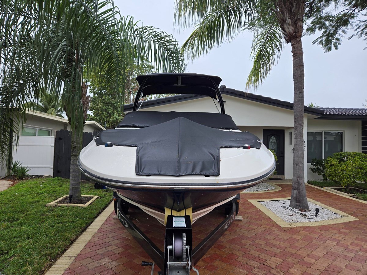 2015-sea-ray-22-6-00adb3