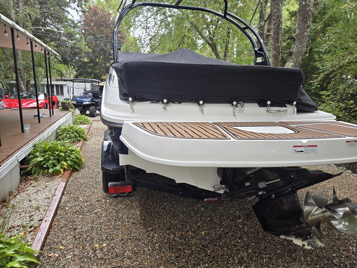 2015-sea-ray-22-6-00adb3