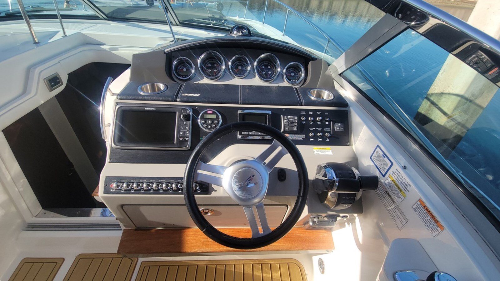 2015-sea-ray-37-b20553