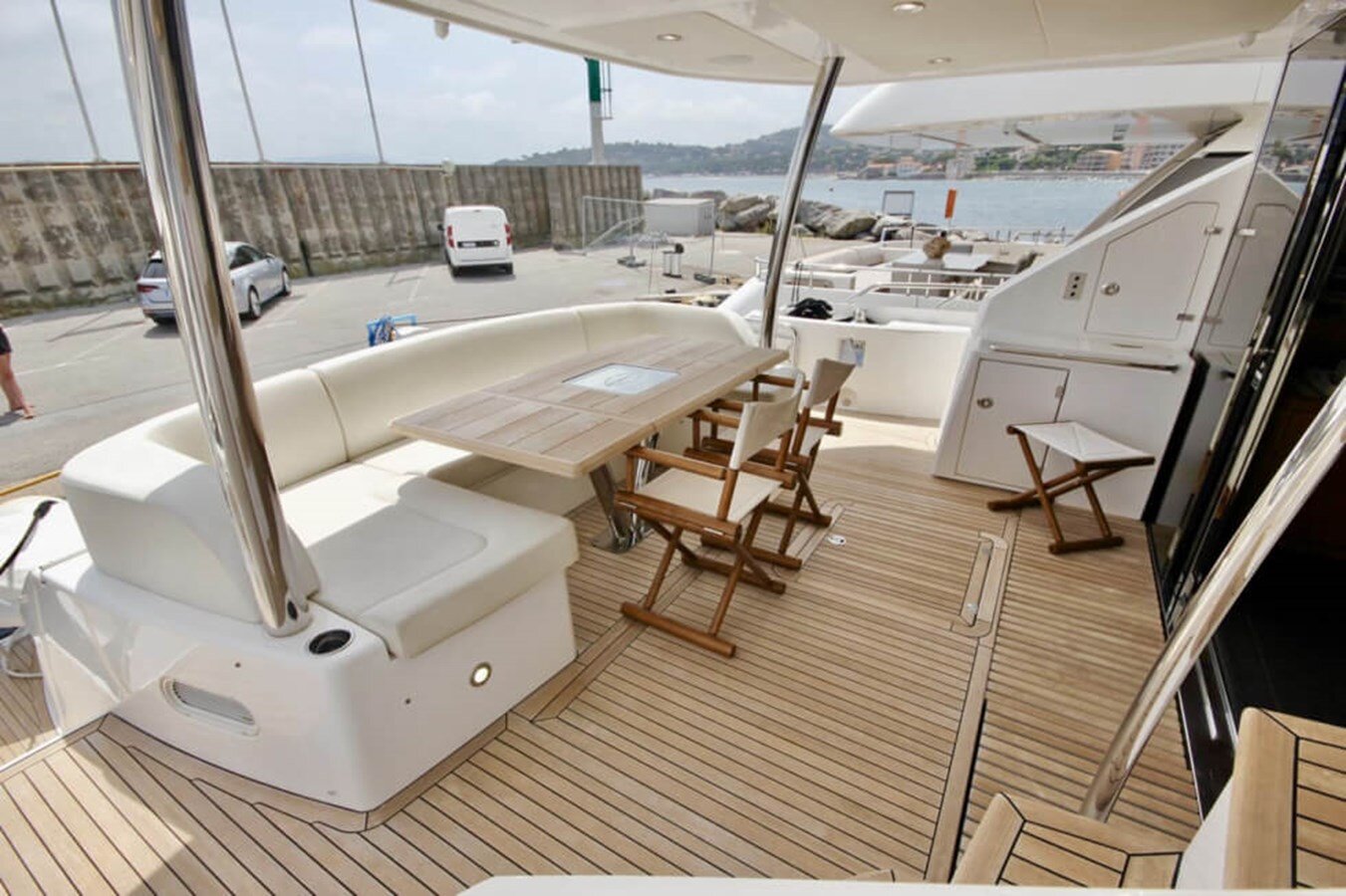 2015 SUNSEEKER 75' 7