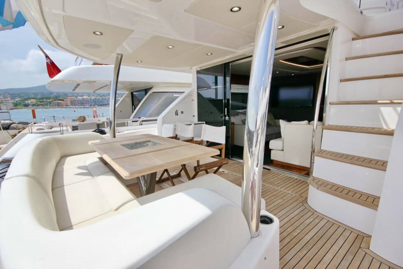 2015 SUNSEEKER 75' 7