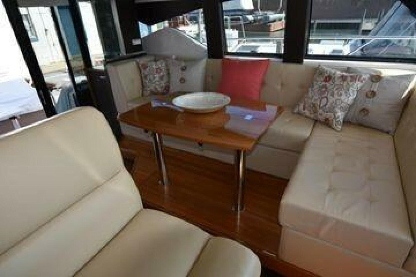 2015-tiara-yachts-44-8fa008