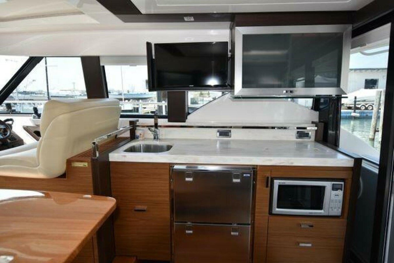 2015-tiara-yachts-44-8fa008