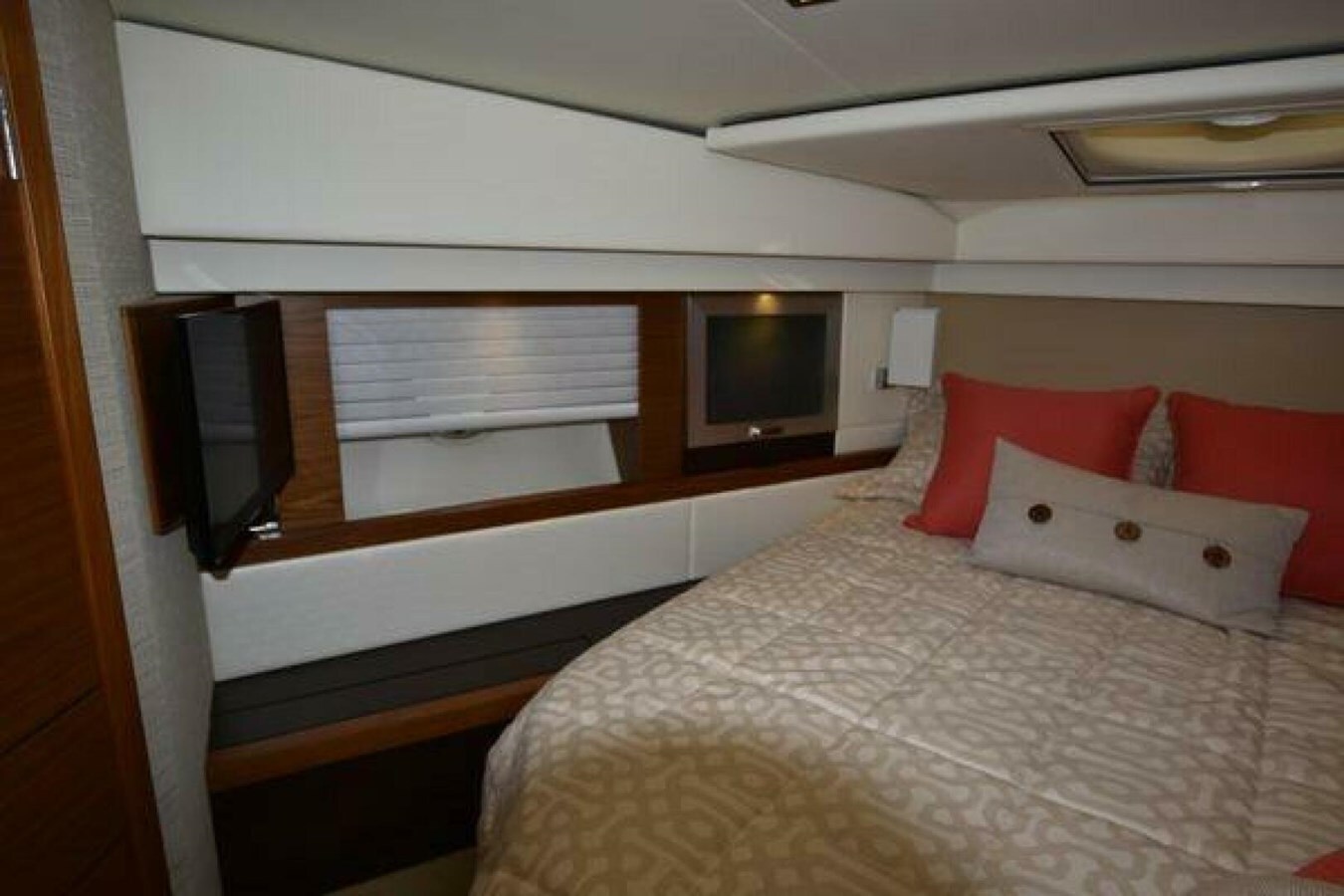 2015-tiara-yachts-44-8fa008