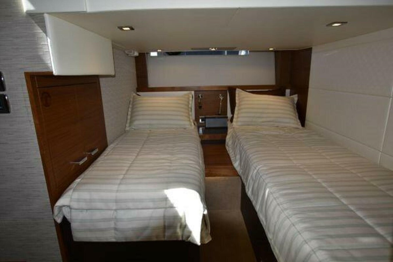 2015-tiara-yachts-44-8fa008