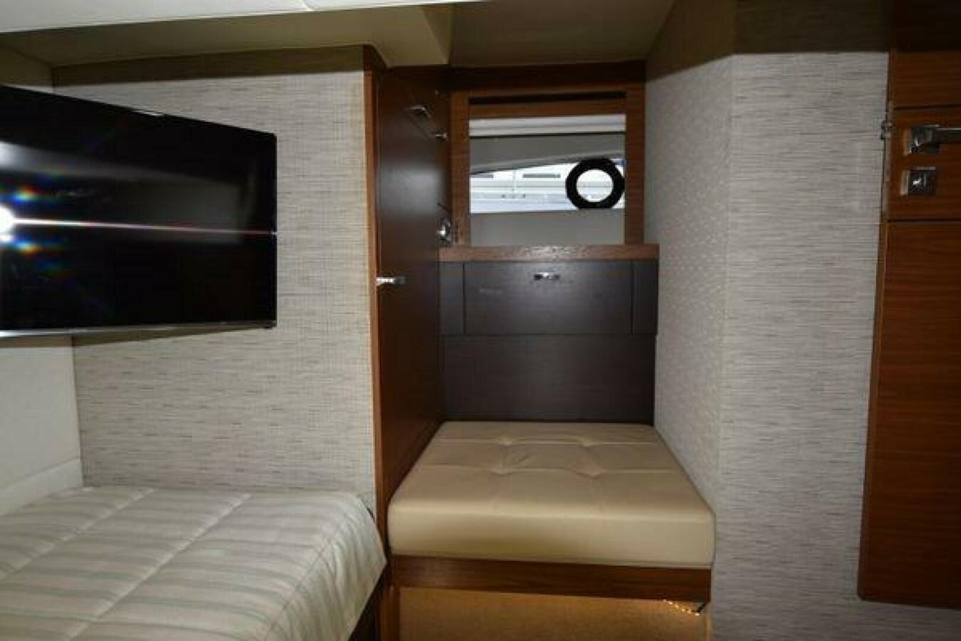 2015-tiara-yachts-44-8fa008