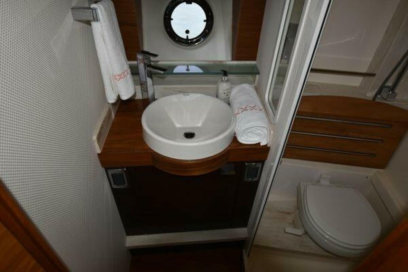 2015-tiara-yachts-44-8fa008