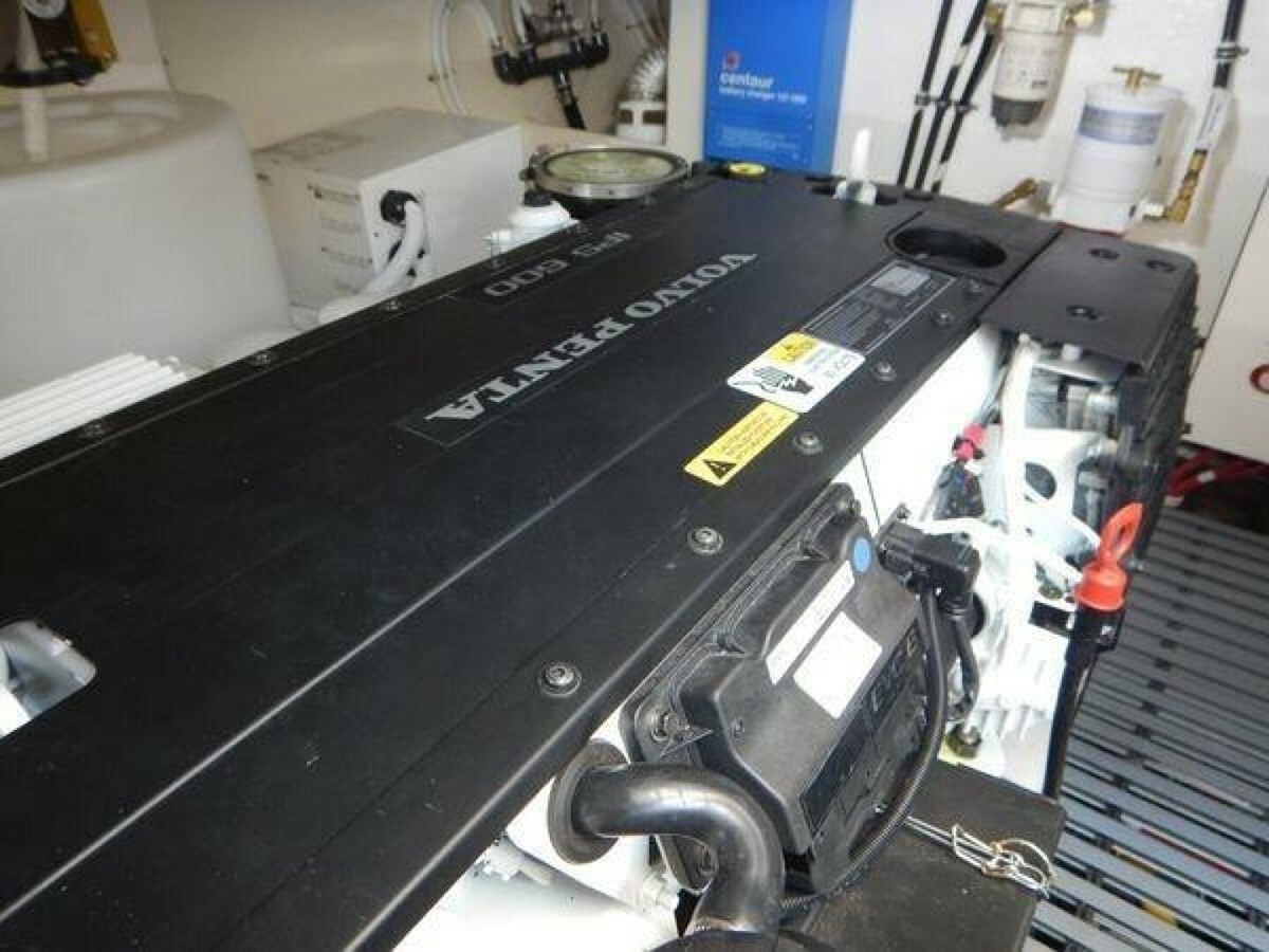 2015-tiara-yachts-44-8fa008